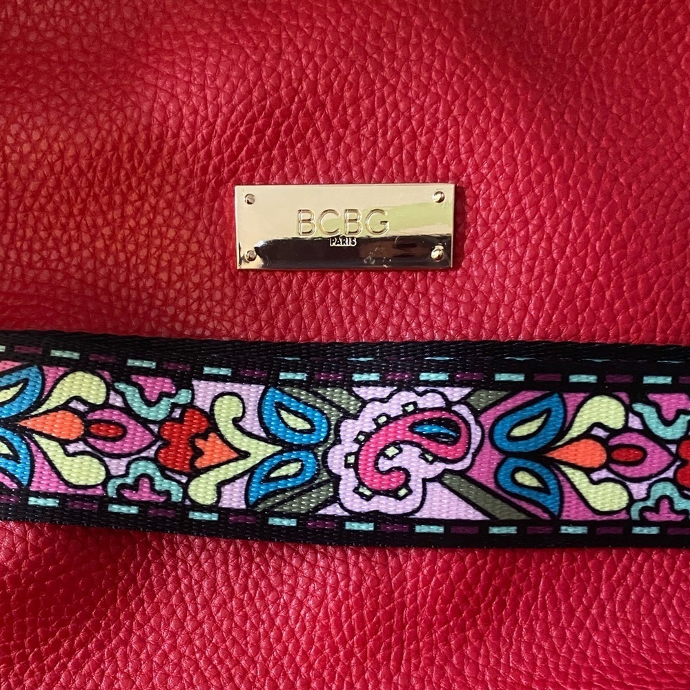 BCBG Bag with Floral Guitar Strap - Picture 5 of 8